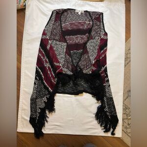 Closet Space size medium black/red knitted cardigan vest
